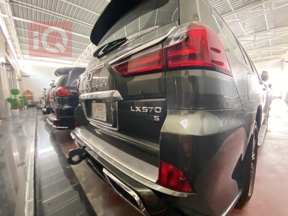 Lexus LX